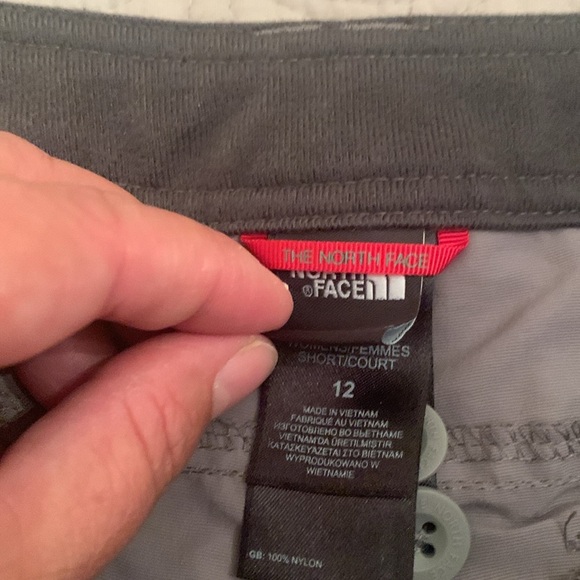 Womens North Face Shorts SZ 12 Gray Hiking - Picture 2 of 3